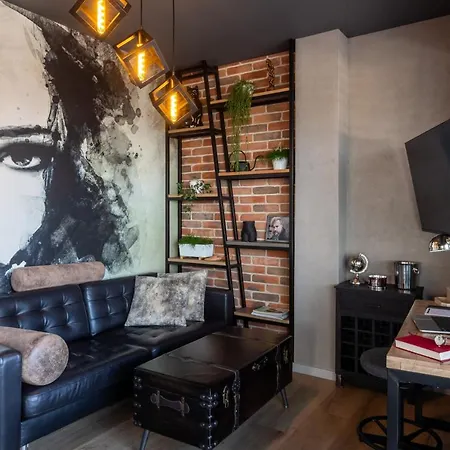 Sky Roof Apartmanhotel 4*