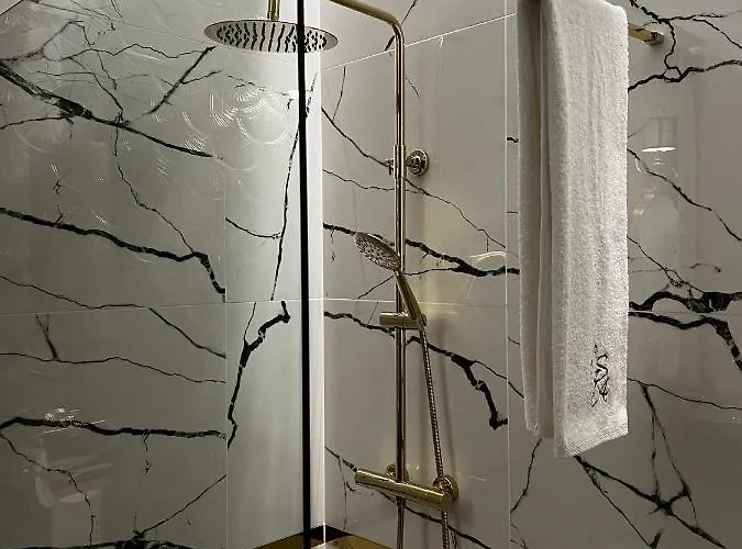 Sky Roof Aparthotel 4*